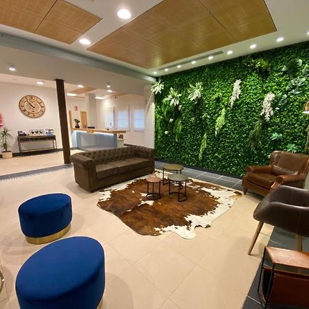Hotel Camino Real Dueñas Zewnętrze zdjęcie