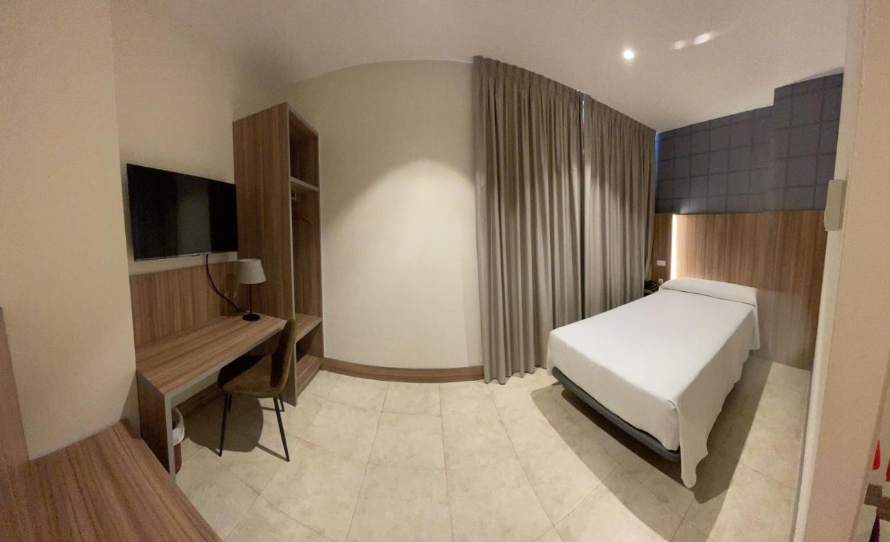 Hotel Camino Real Dueñas Zewnętrze zdjęcie