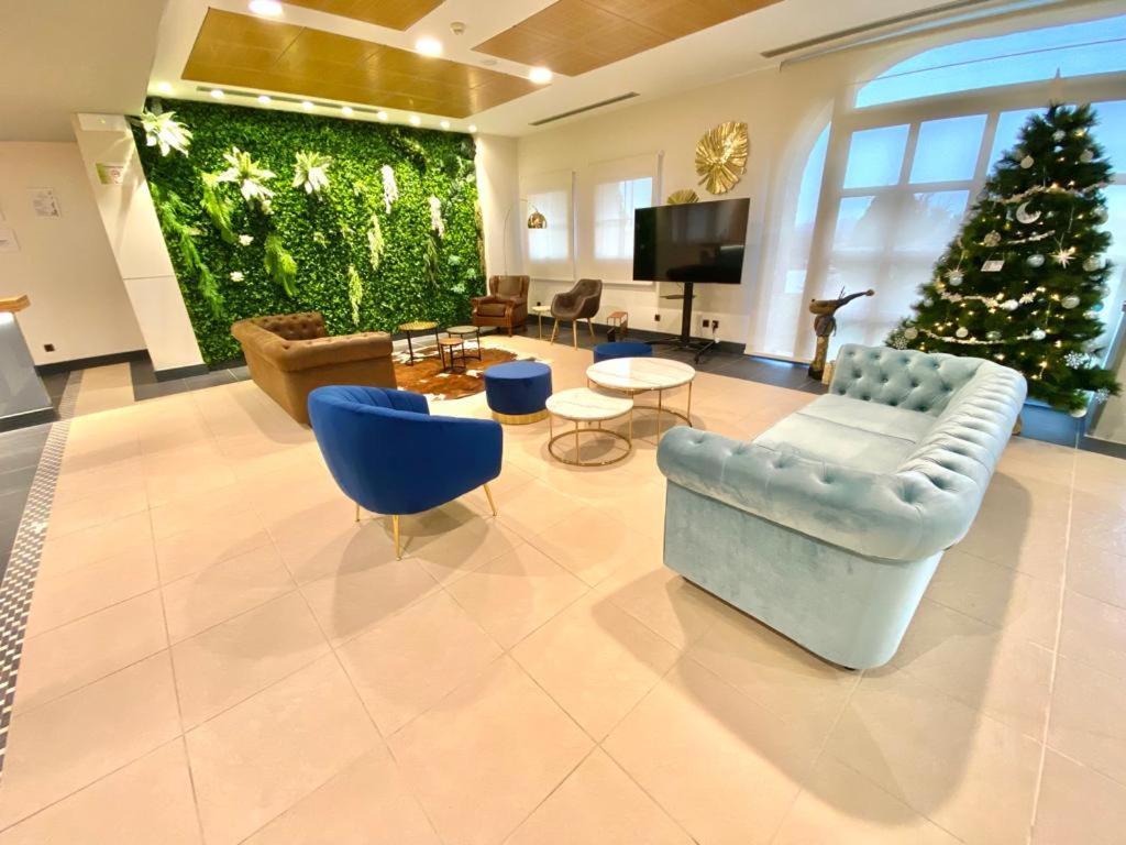 Hotel Camino Real Dueñas Zewnętrze zdjęcie