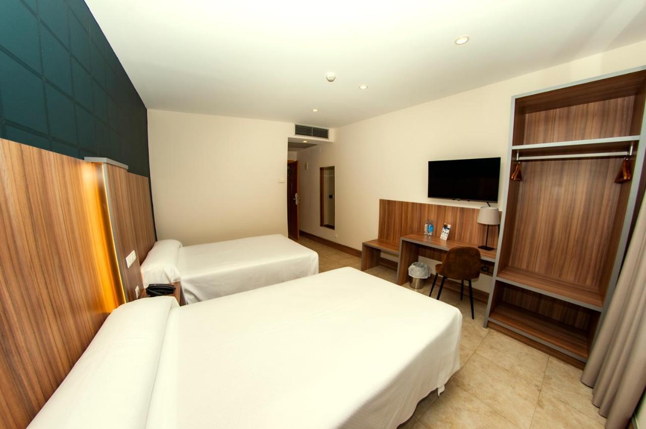 Hotel Camino Real Dueñas Zewnętrze zdjęcie