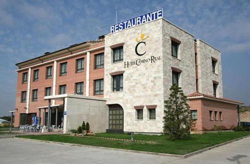 Hotel Camino Real Dueñas Zewnętrze zdjęcie