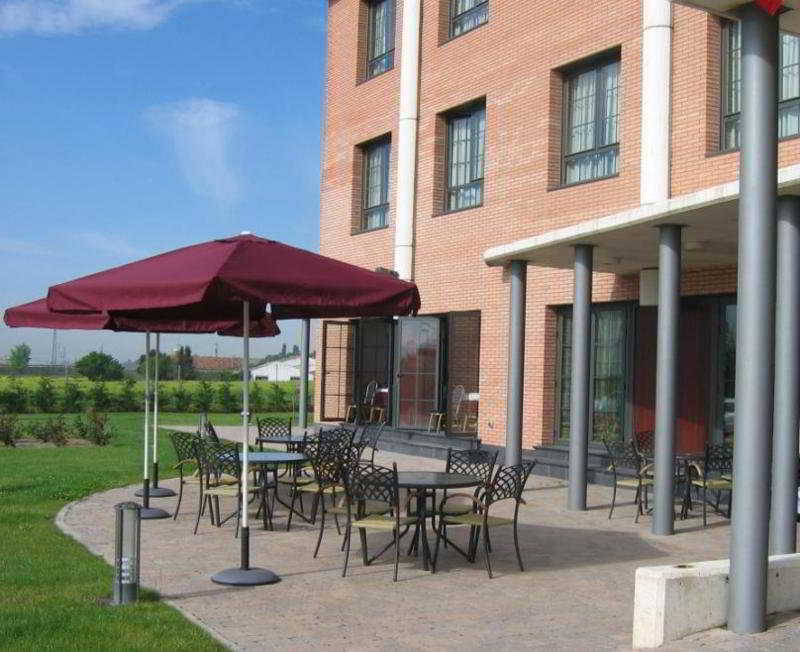 Hotel Camino Real Dueñas Zewnętrze zdjęcie